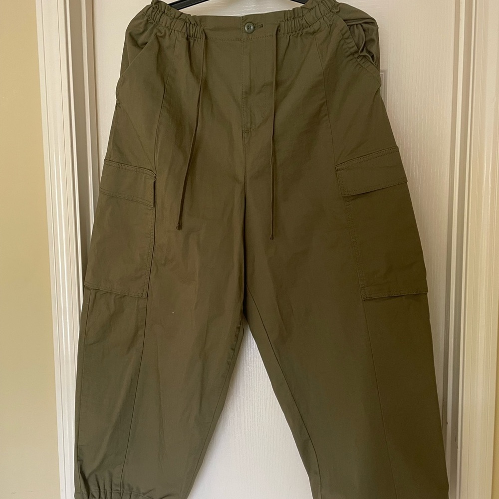 GAP Women Olive  Green Cargo Pants EUC